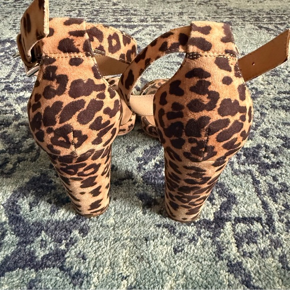 Torrid Leopard Print Sandal Heels With Strap & Buckle Closure Size 9.5W - Picture 3 of 7